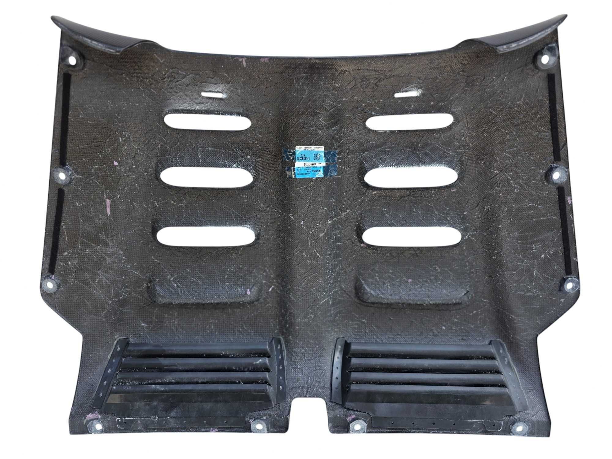 Ferrari SF90 XX - osłona płyta nakładka silnika klapy cover CARBON