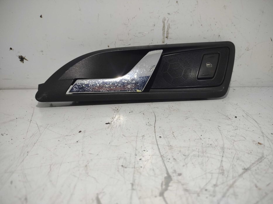 Klamka wewnętrzna lewy tył SKODA OCTAVIA 2