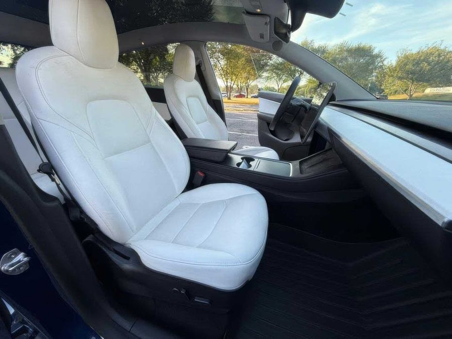 Tesla Model Y Long Range      2021