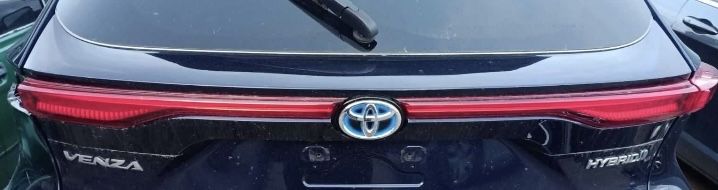 Toyota Venza 2020-2024 панель накладка крышки багажника
