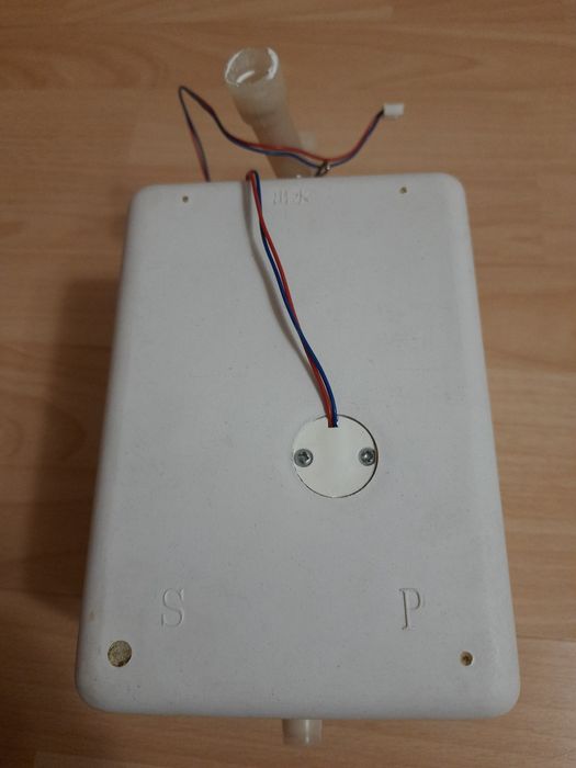 Баки гарячої та холодної води для кулера.