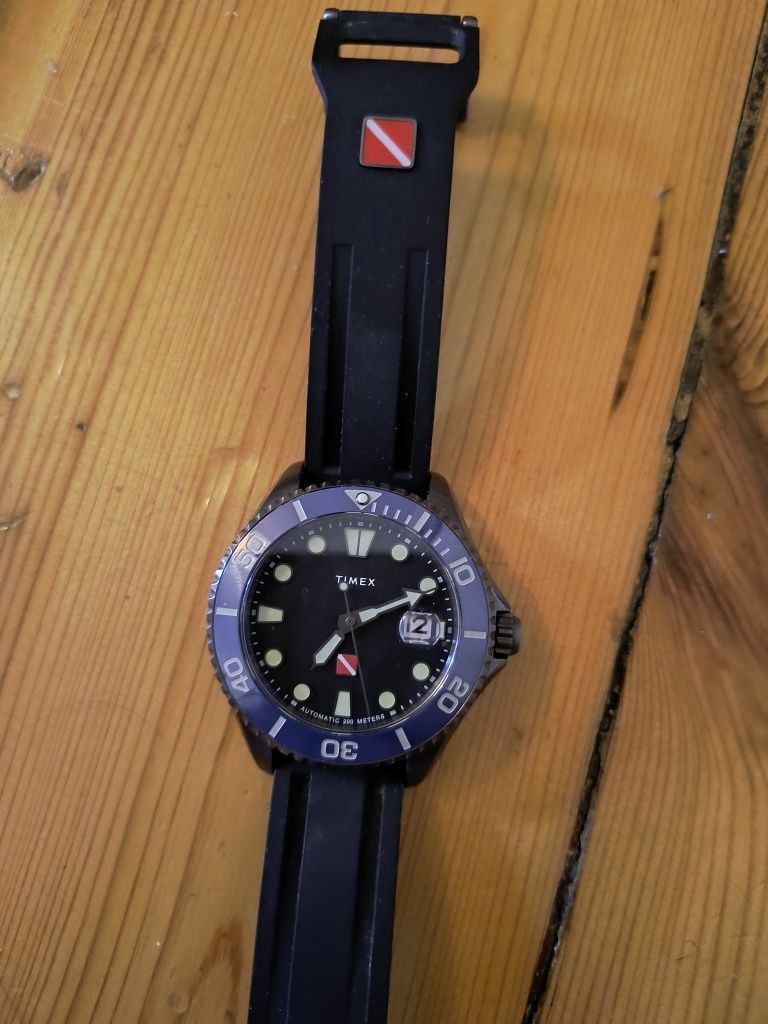 Zegarek automatyczny  Timex z ceramicznym bezelem