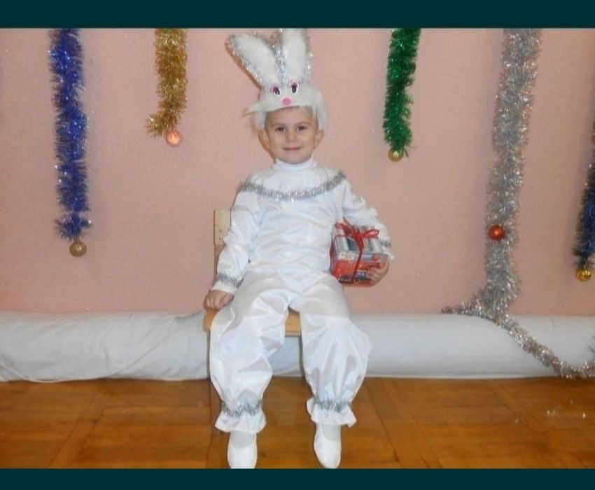 Новорічний костюм. Зайчик