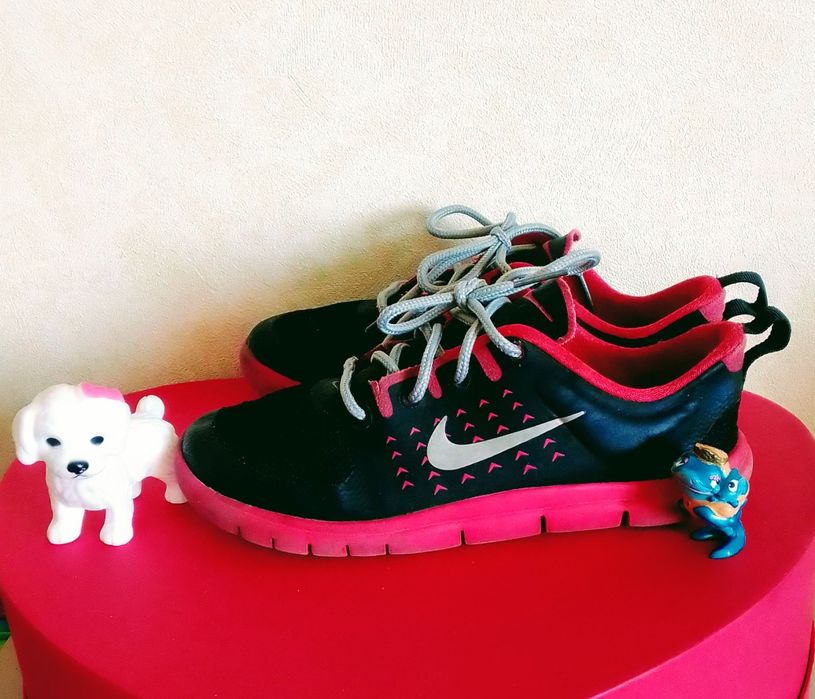 Кроссовки NIKE AIR и балетки. Made in Poland. Размер 30, 31.