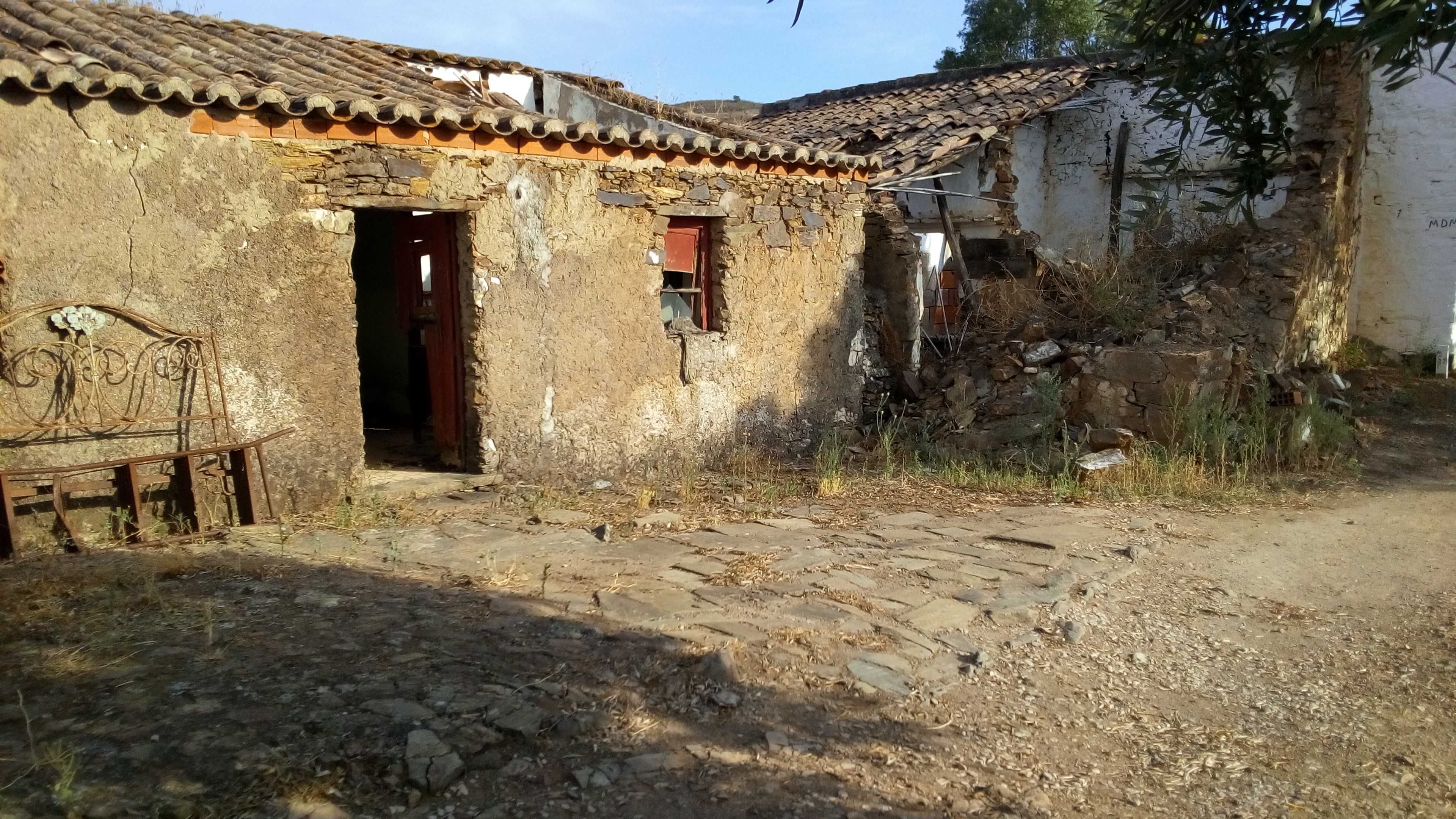 Terreno urbano na serra Algarvia