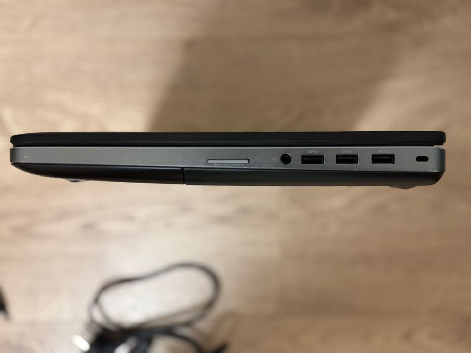 Dell Precision 7520 | Intel i7 | 16ГБ | 4K дисплей | нова батарея