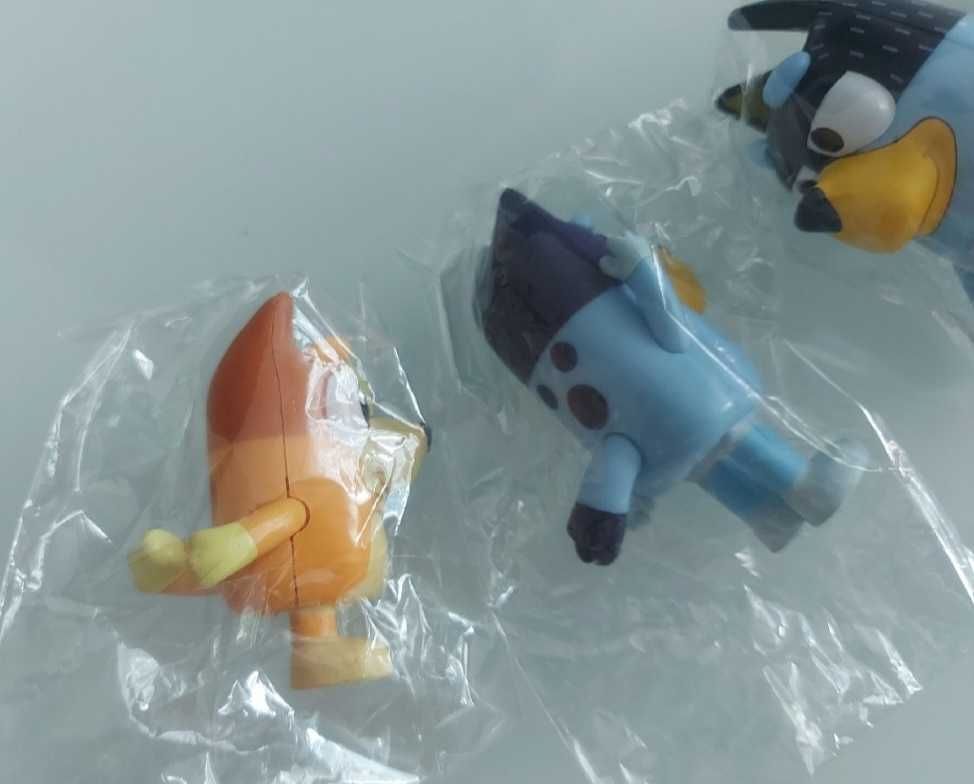 Nowe 4 figurki z bajki Bluey i Bingo Mama Tata Bluey Chilli Bangi Band