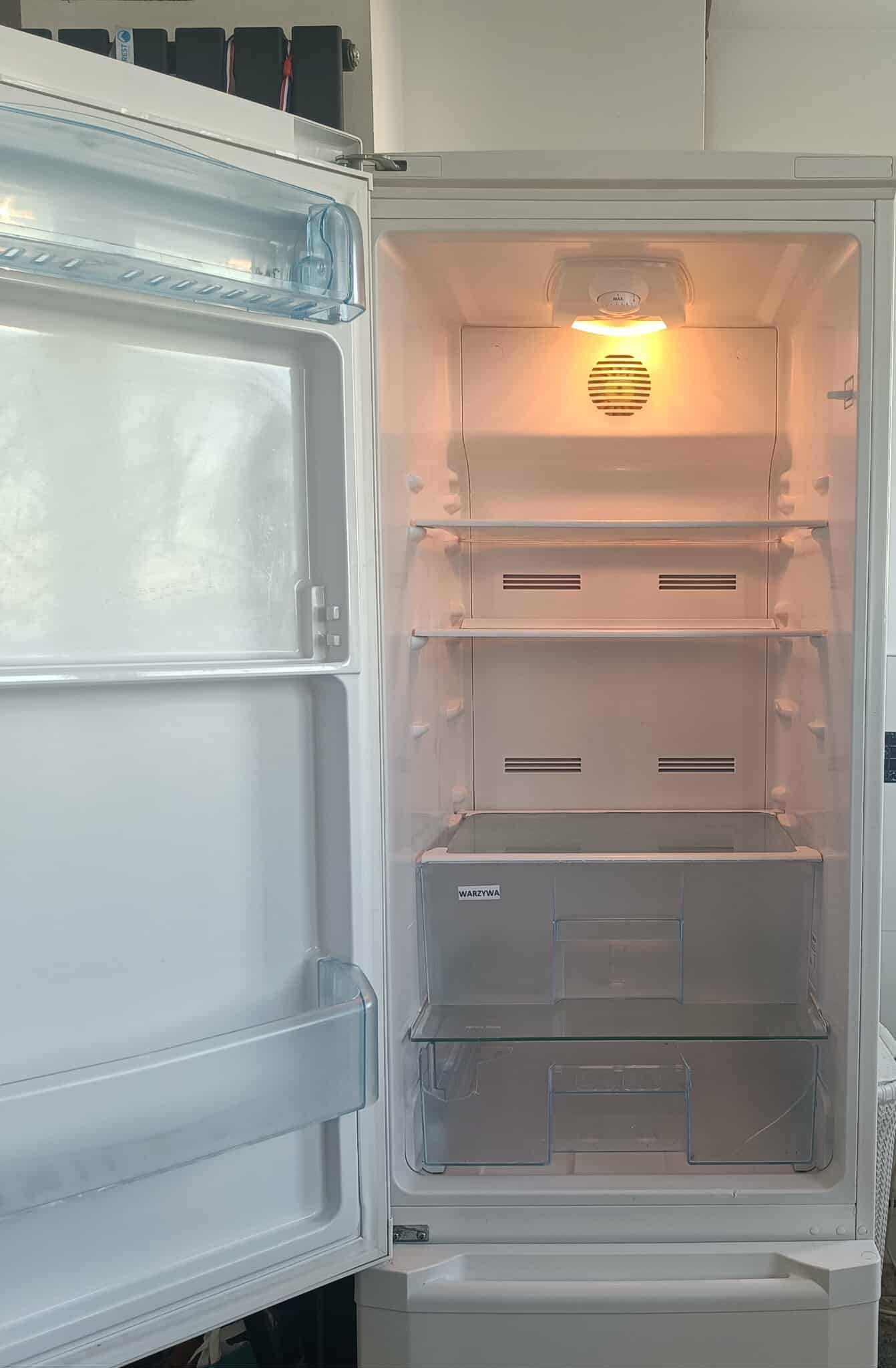 Lodówka BEKO BCSA285K2S