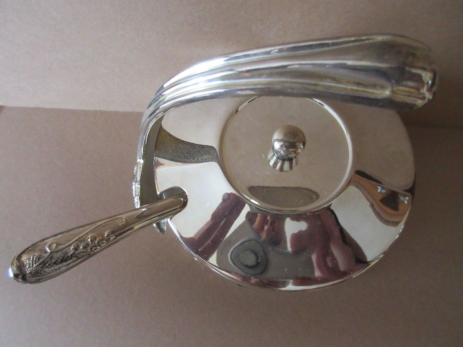 Nowa posrebrzana cukiernica w oryginalnym opakowaniu