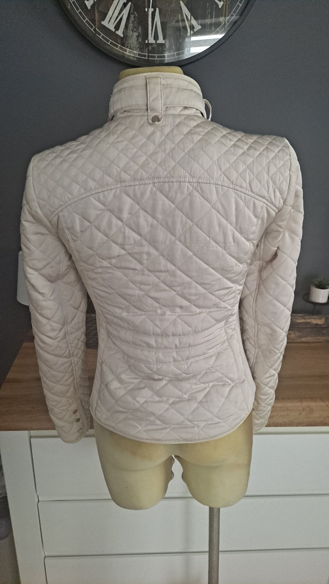 Pikowana , taliowana kurtka Zara rozmiar XS.