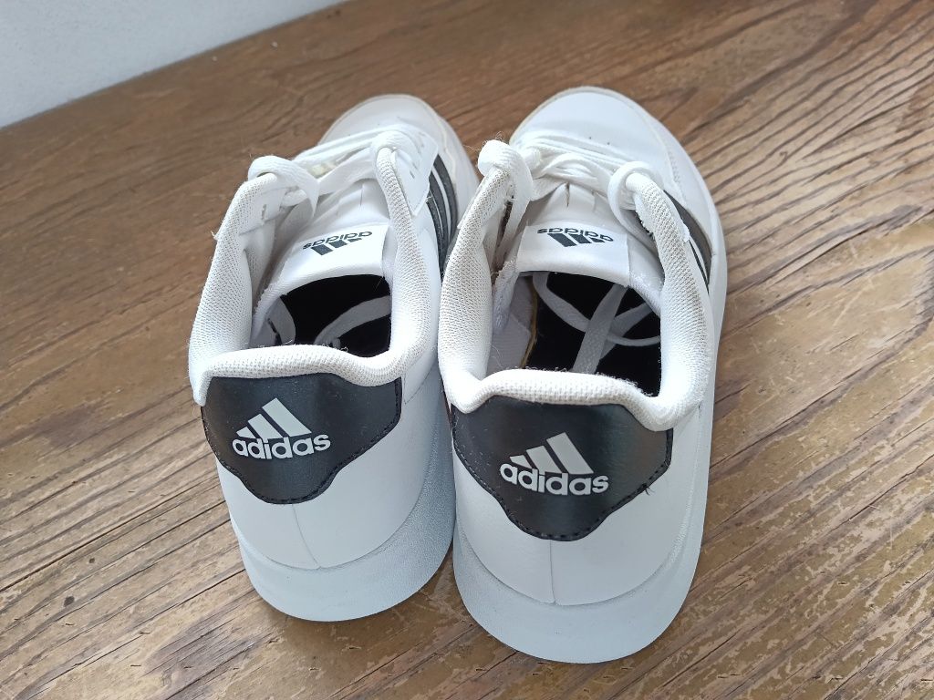 Sapatilhas adidas tamanho 41