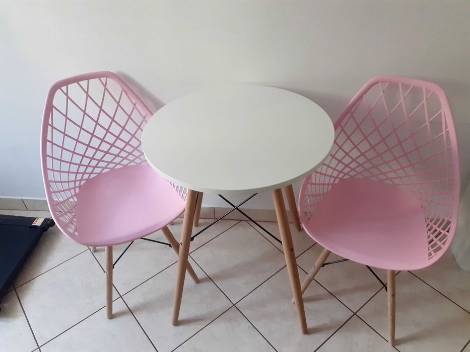 Stolik i 2 krzesla na sprzedaz