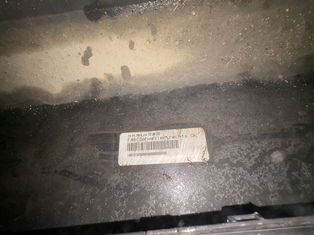 Bmw 2 f46 grand tourer prawa listwa progowa zewnetrzna 475