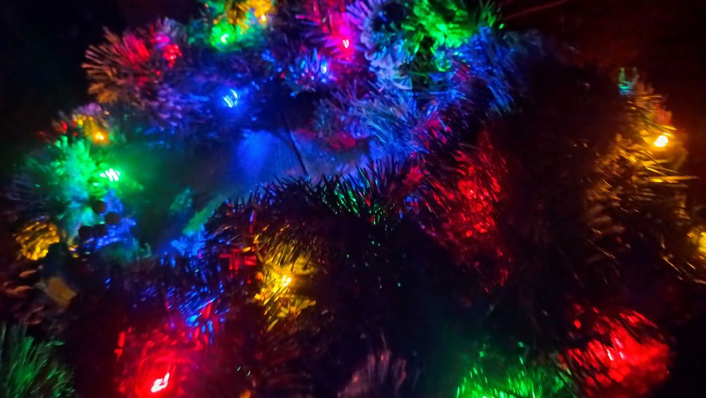 Світлова на батарейках 2,7м різдвяна хвойна гірлянда SHareconn