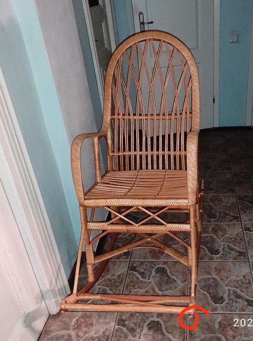 Плетене крісло качалка гойдалка ротанг плетеное кресло з лози