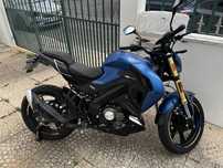 Moto  semi nova impecável