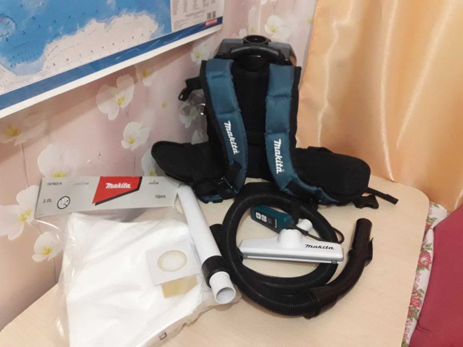 Ранцевый аккумуляторный пылесос Makita DVC260Z