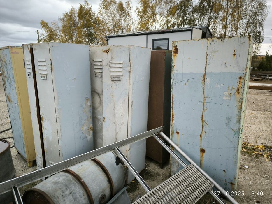 Szafki na ubrania lub narzędzia