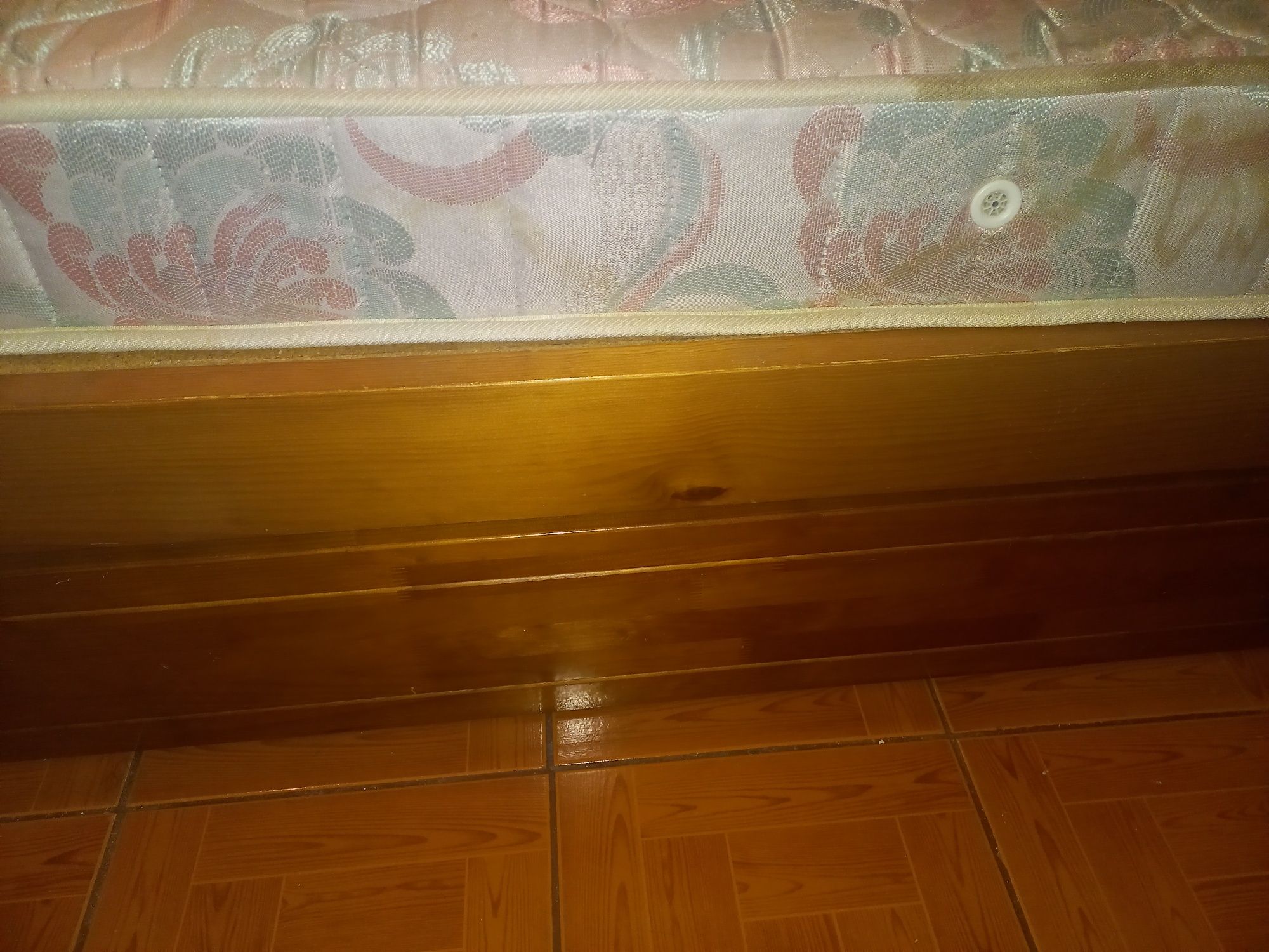 Cama de solteiro, com cama gaveta e movel de arrumação