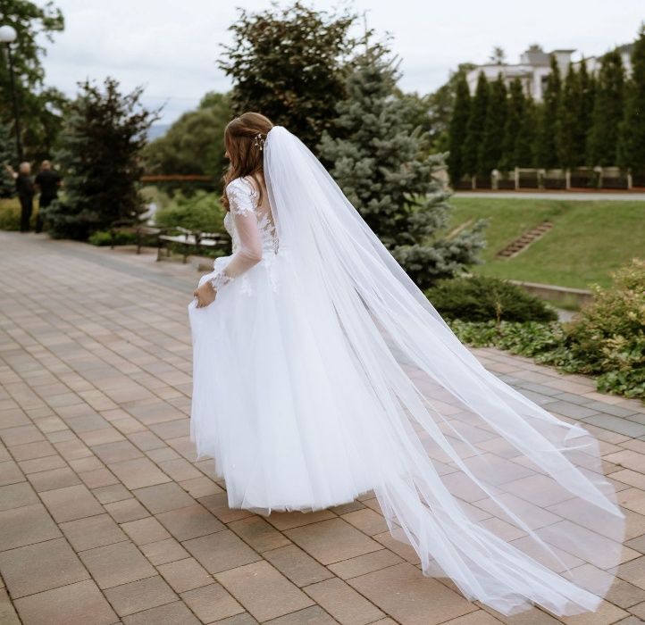 suknia ślubna, koronka, tiul, brokat, biała, długi rękaw