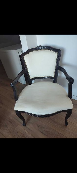 Stylowy Stolik z krzesłami do renowacji