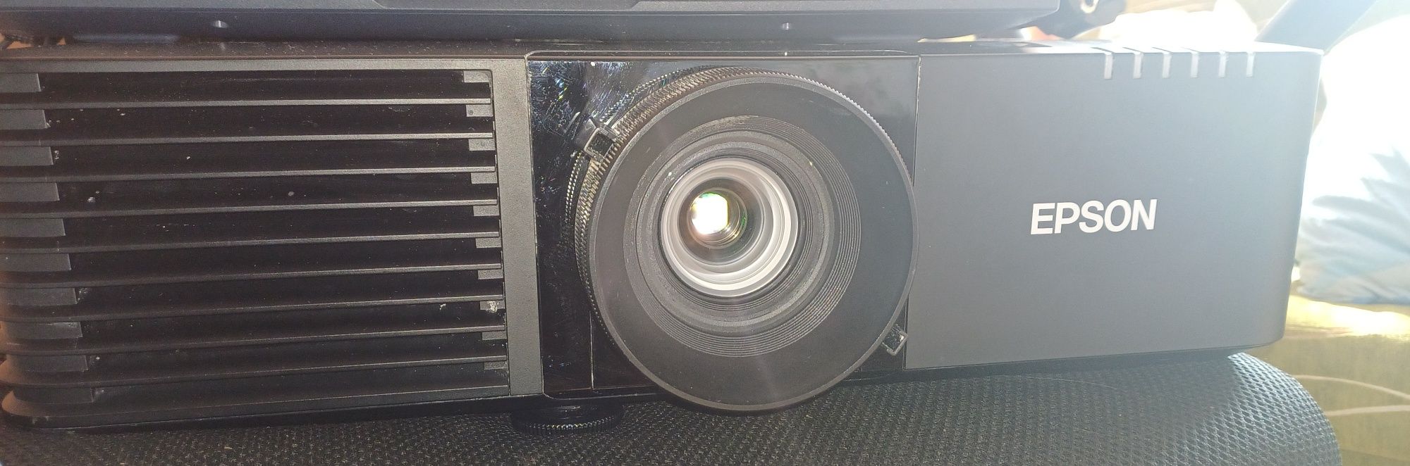 Projektor EPSON EB-L735U