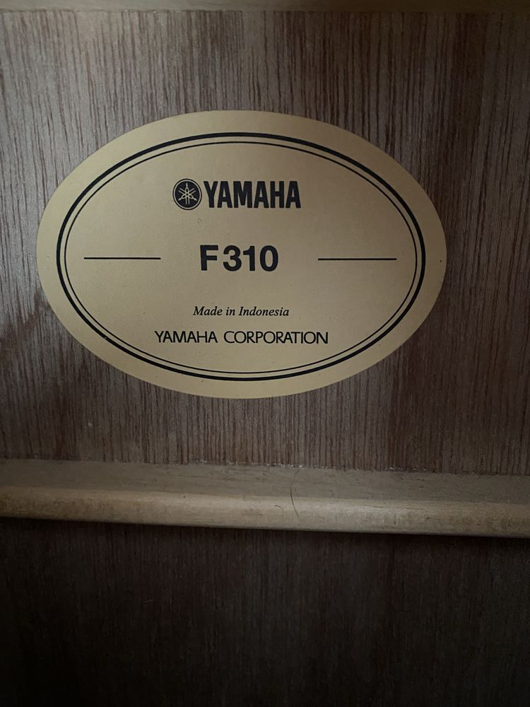 Гітара Yamaha F310 з кофером