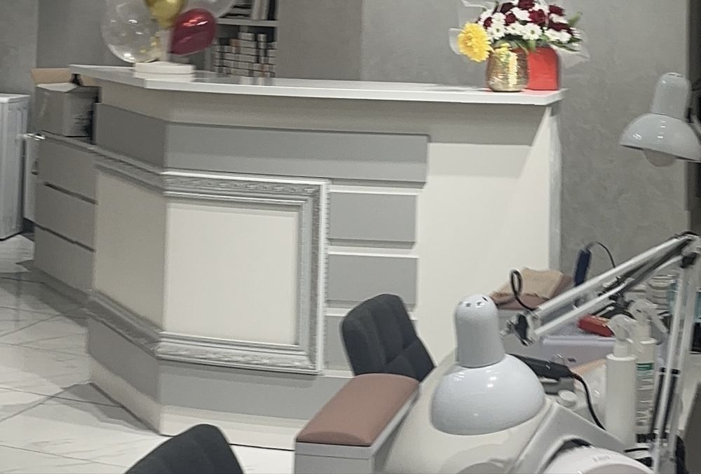 Продаю ресепшн 1000 грн
