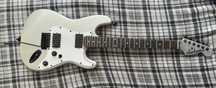 Jackson JS Silver Strat Emg H-H Dinky + Wzmacniacz