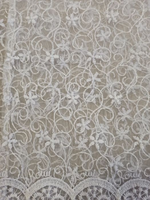 Тюль з люриксовою ниткою.