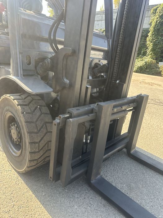 Навантажувач Тойота 8 серія