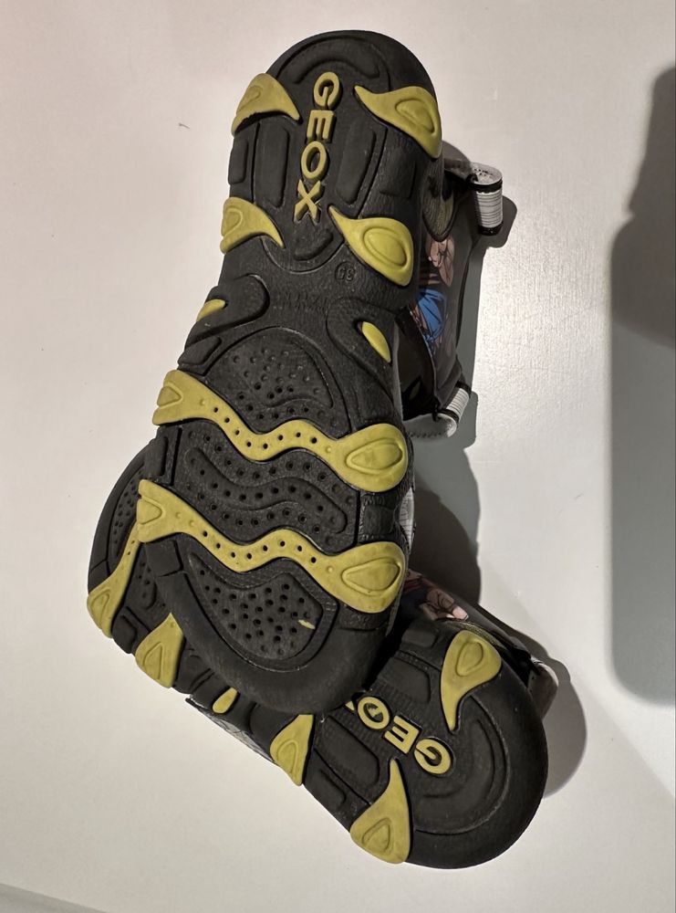 Sandalias menino GEOX tamanho 35  (novas)