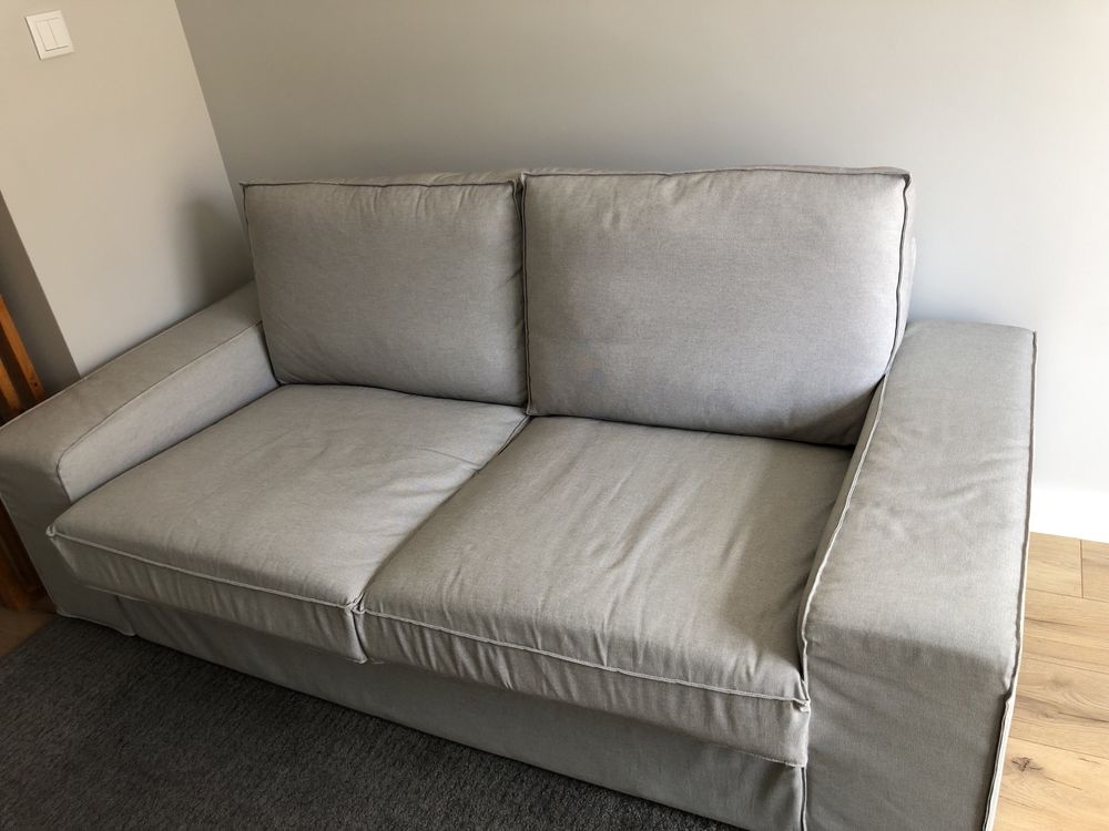 Sofá IKEA, cinzento.