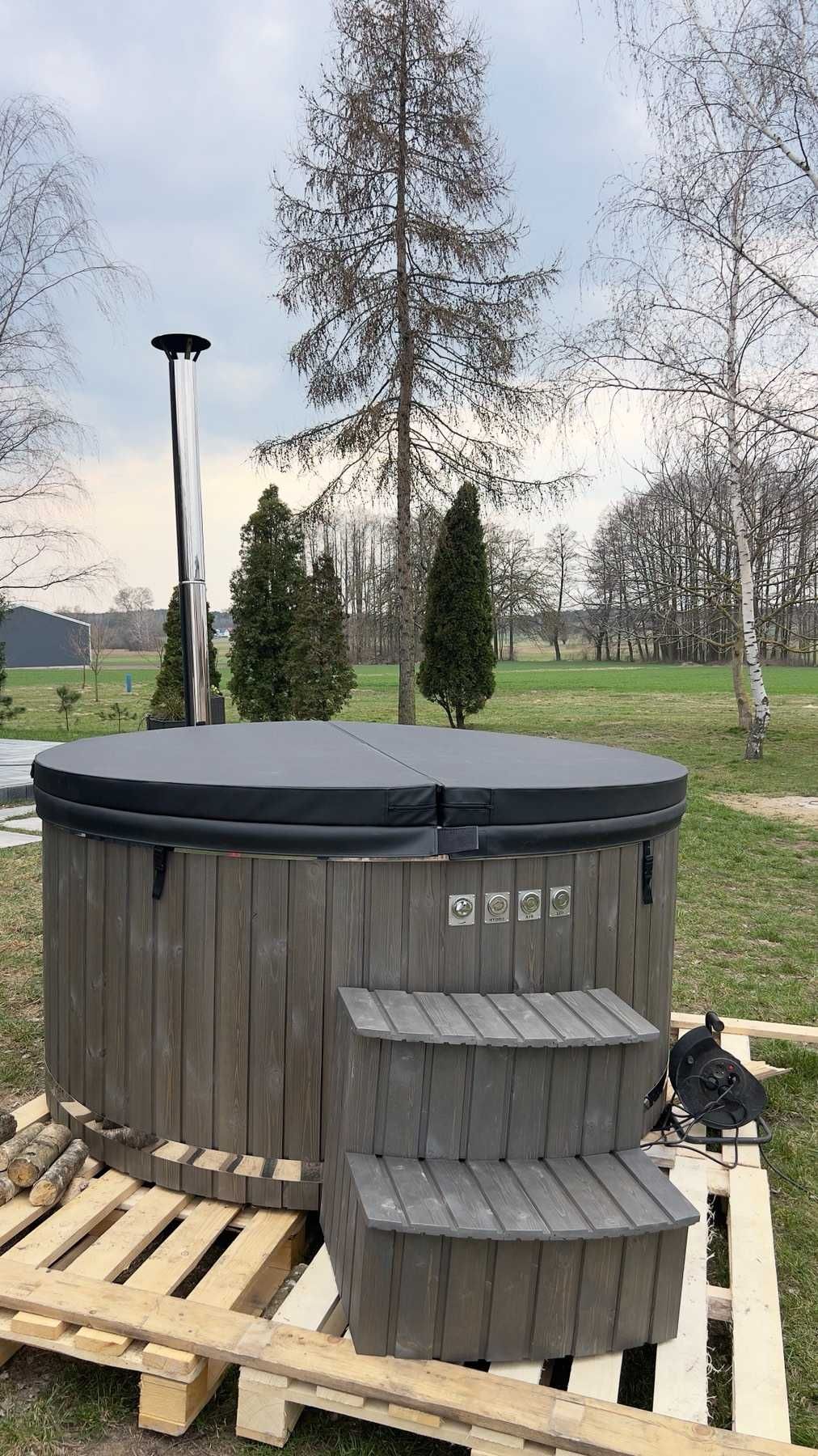 Balia ogrodowa z piecem na drewno i hydromasażem od ręki