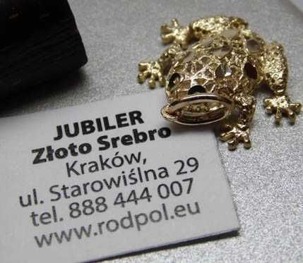 Złota zawieszka ażurowa żaba.