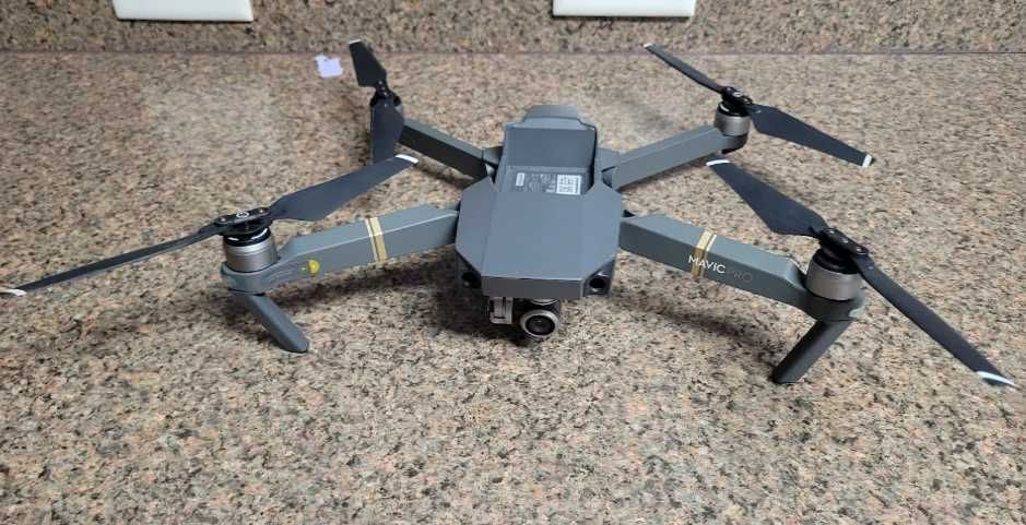 DJI Mavic Pro z 5 akumulatorami i ładowarką na 3