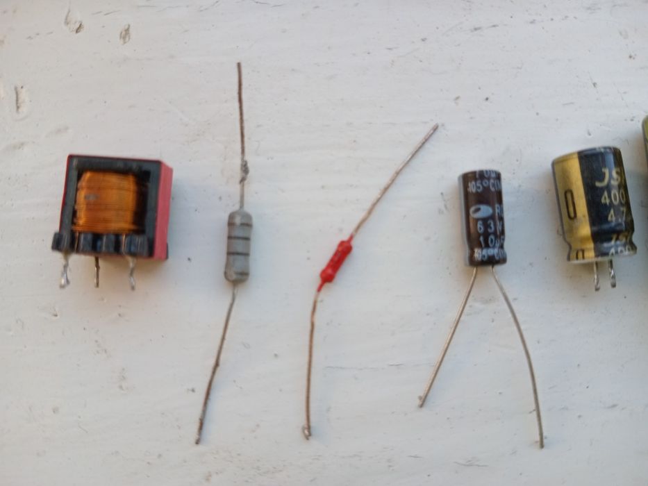 Конденсатори різні