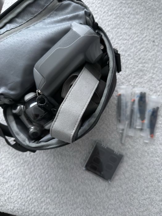 Dron DJI Mini 4 Pro Fly More Combo (RC 2)