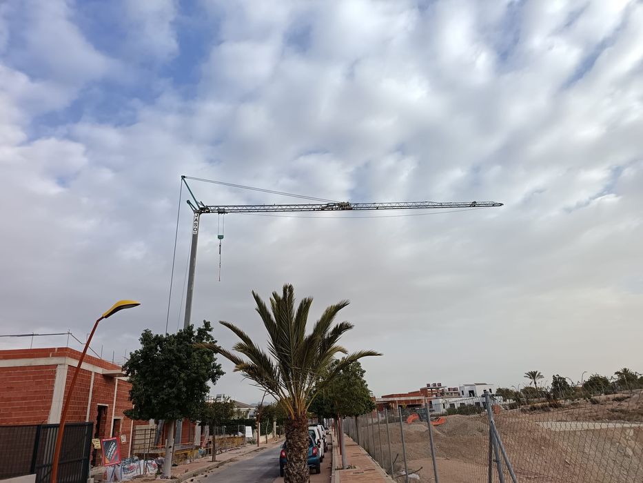 Grua Automontante de 30 metros