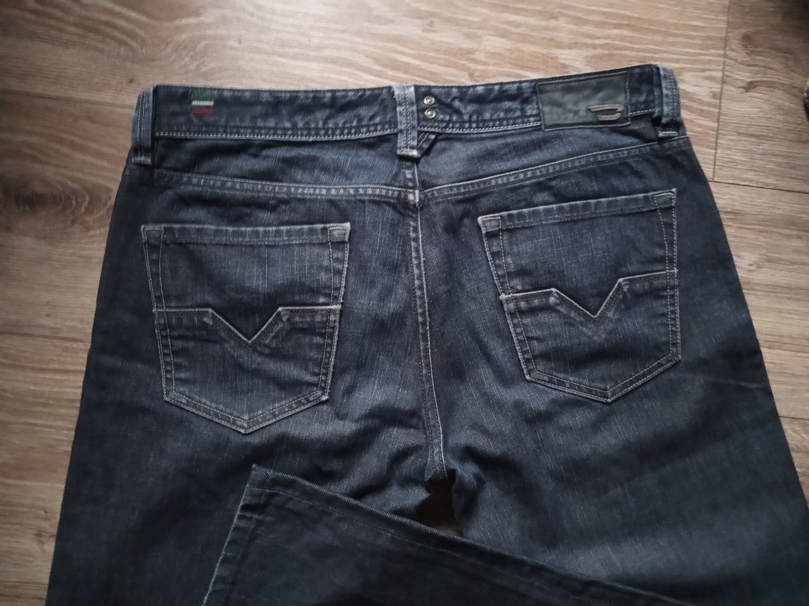 Jeansy Wrangler 32/32