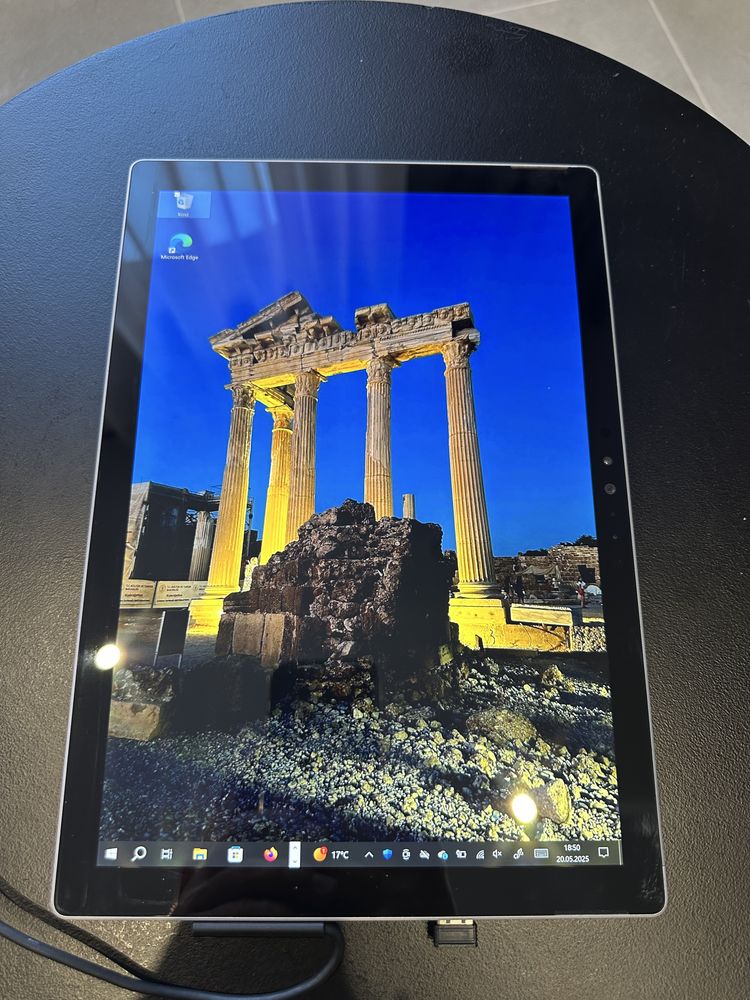 Microsoft surface 4 PRO- intel i5 SSD 119GB/4GB RAM