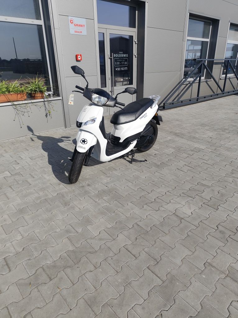 Peugeot tweet 125 rok 2022