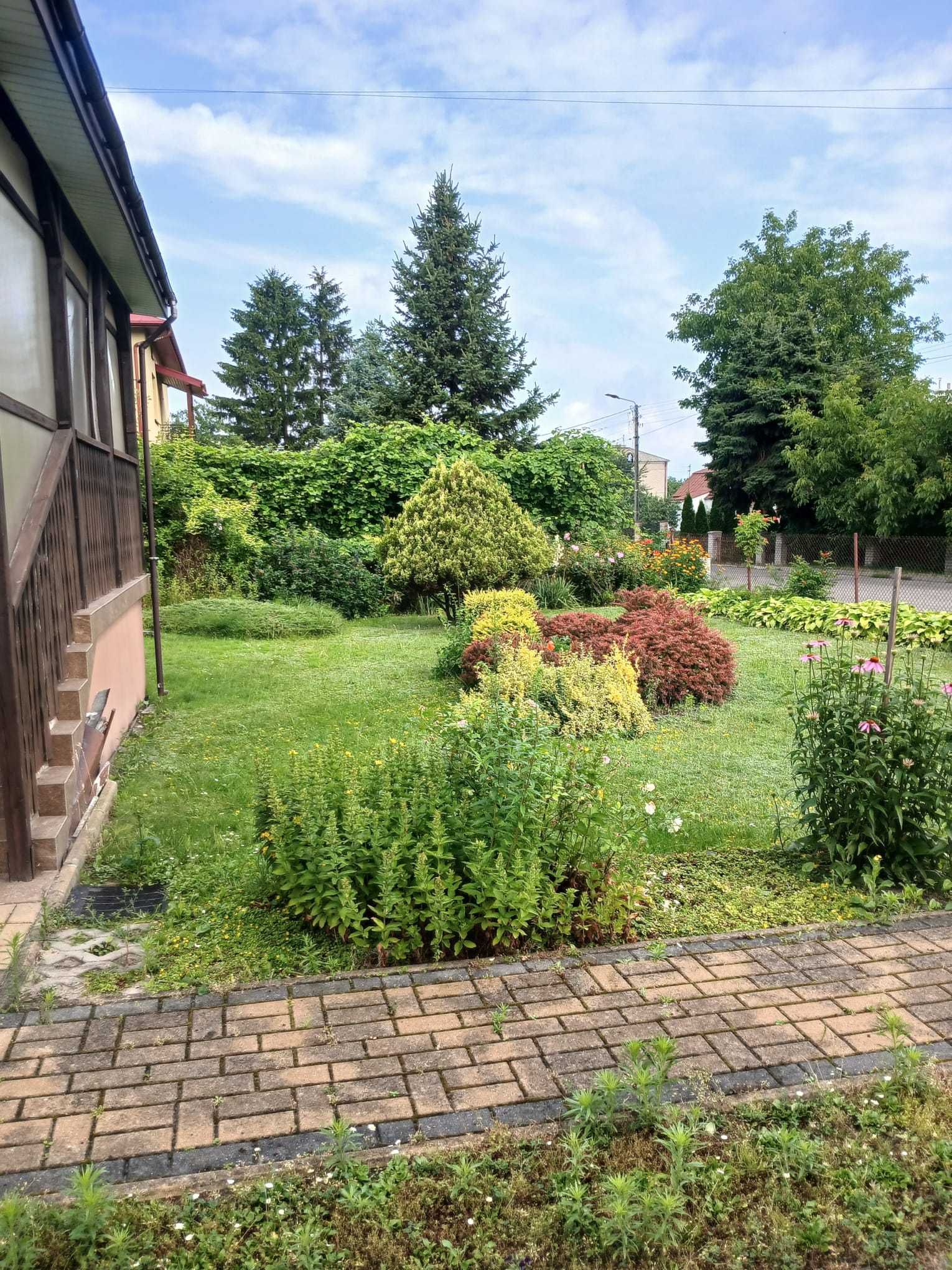 Pilnie. Atrakcyjny dom - duża działka - garaż - spokojna okolica