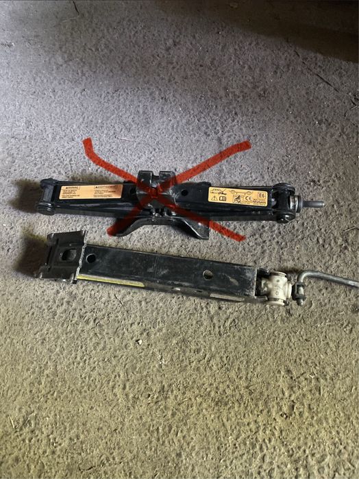 Домкрат автомобильный