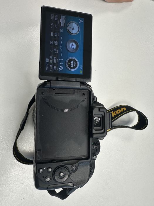 Lustrzanka nikon d5300 z obiektywem 18-105mm