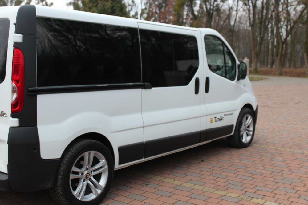 Renault Trafic 2011 оригінальний пасажир 9 мість рідна фарба