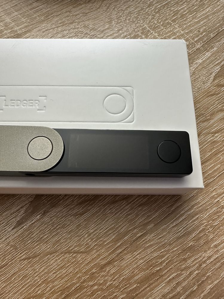 Апаратный криптовалютный кошелек Ledger Nano X холодный криптогаманець