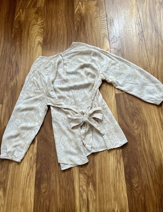 Beżowa bluzka w rośliny liście monstera L z wiskozy