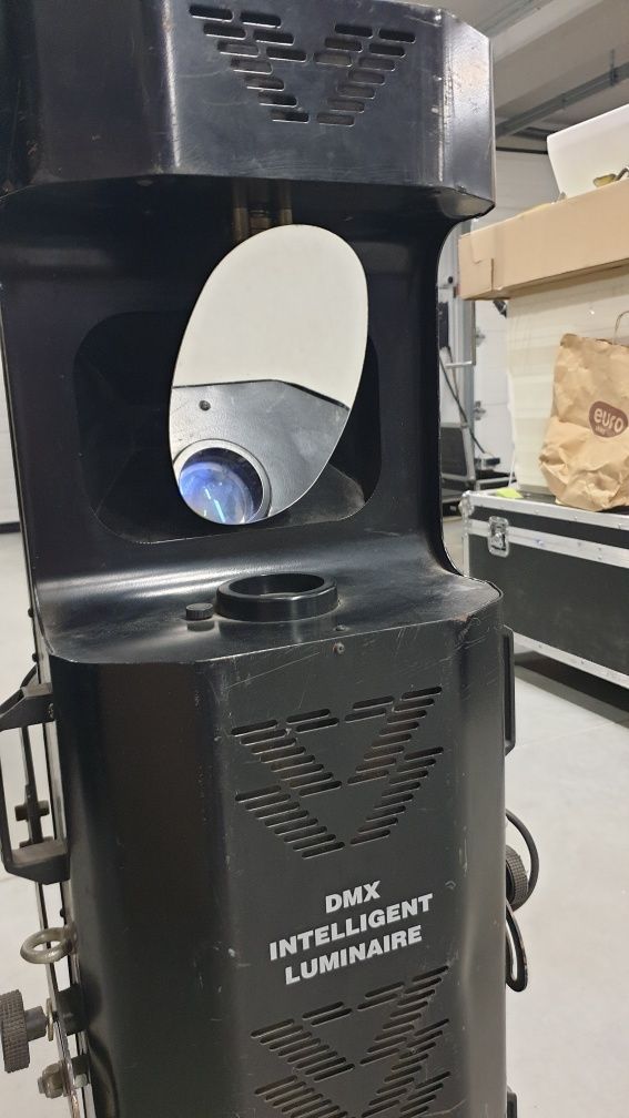 Skaner 1200W HMI. Prawdziwa armata do świecenia np na fasady budynków.