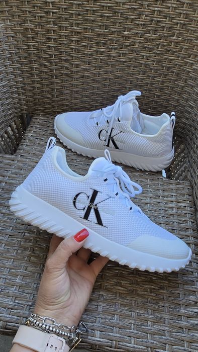 жіночі кросівки на кожен день від Calvin Klein